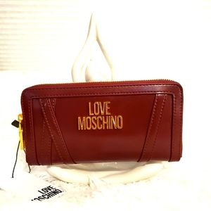 🆕️ Moschino Love Moschino Zip Around Portafoli Vino NWT